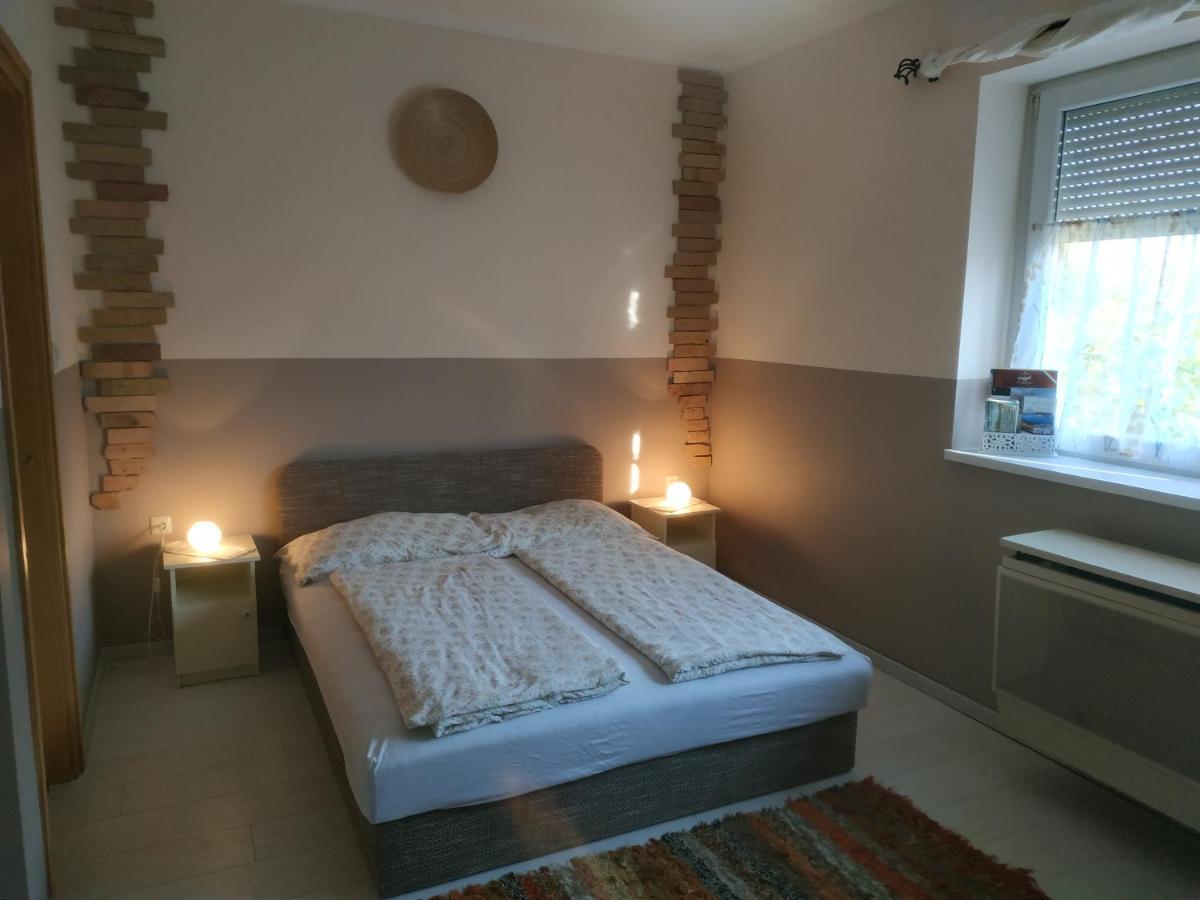 Cseresznyés Ház Lipót Extérieur photo